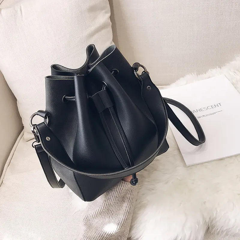 Sac bandoulière laceau noir