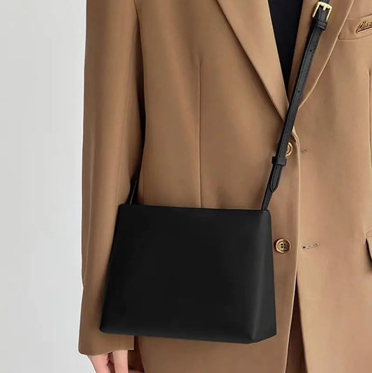 Sac à main carré minimaliste polyvalent noir